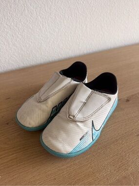 Nike Mercurial Indoor Soccer Shoes | White/Blue | Kids